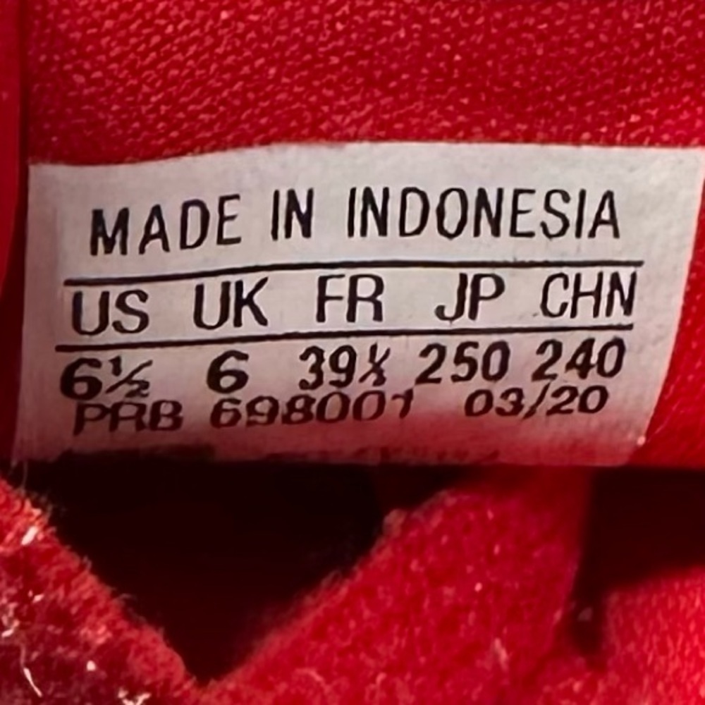 Adidas Kids Red Sneakers size 6.5 pre owned Exellent conditions - Picture 3 of 6